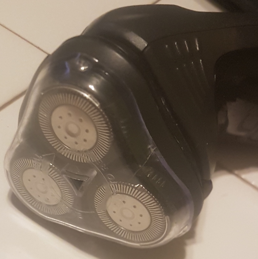 🧔🏻 Remington Electric Razor - Picture 5 of 10